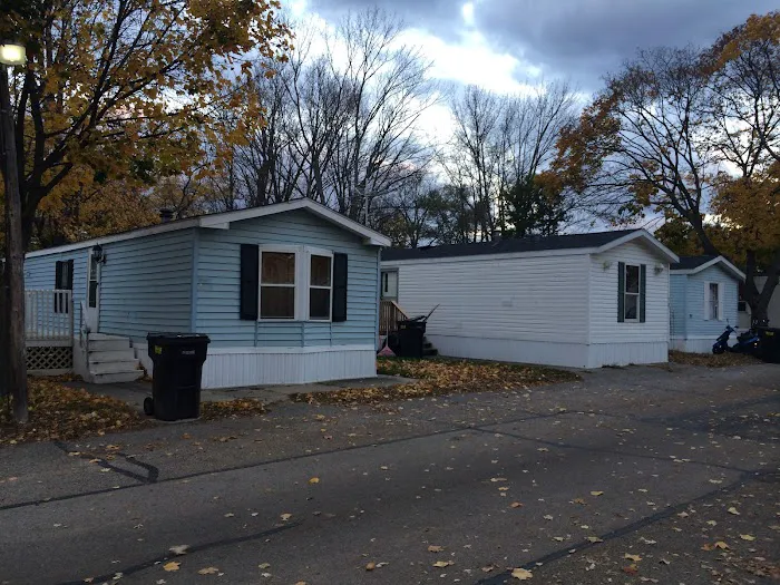 Maplewood Mobile Home Park Picture 2