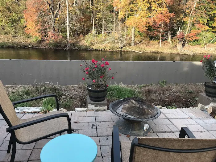 Cherokee Riverfront RV Park Picture 9