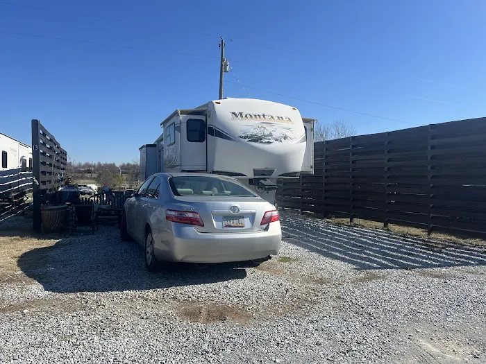 Poplar Point Lakeside RV Park Picture 4