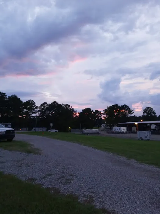 Safe Harbor RV Park Picture 3