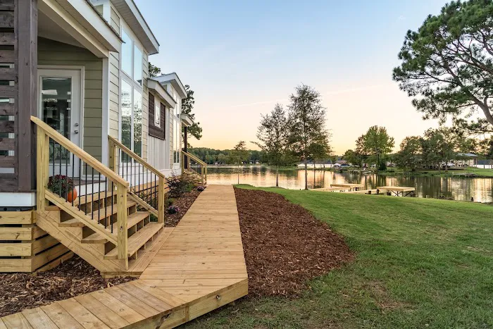 Riverbay Resort Picture 10