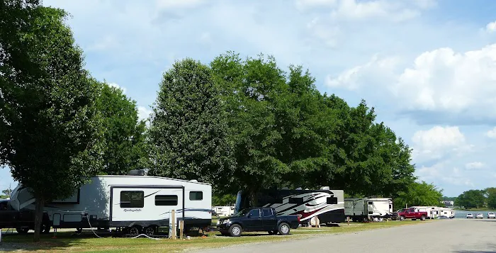 Lakeside Landing RV Park & Marina Picture 2