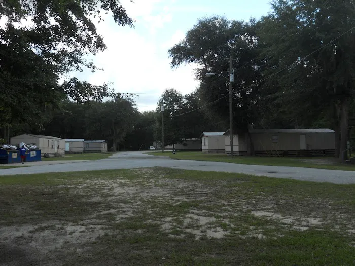 Oakridge Mobile Home Park Picture 4