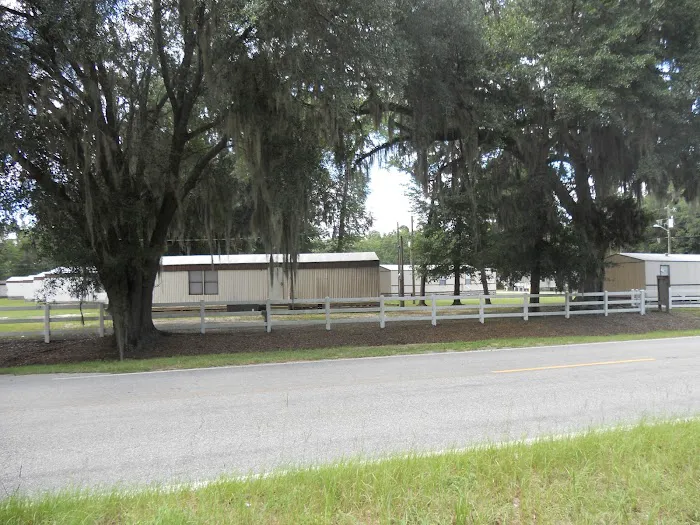 Oakridge Mobile Home Park Picture 3