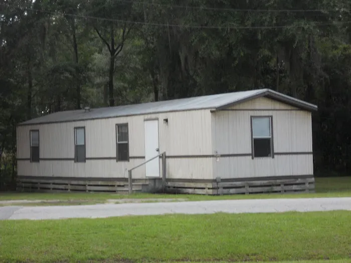 Oakridge Mobile Home Park Picture 10