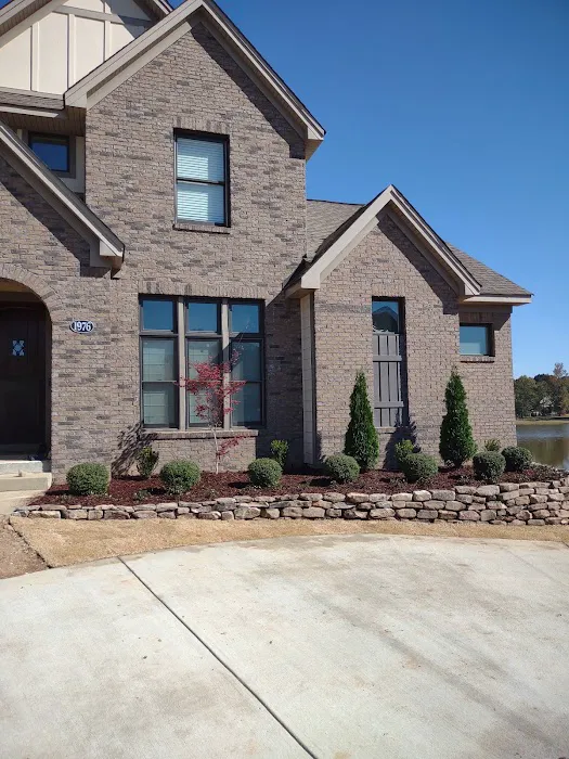 Midway Manor Picture 10