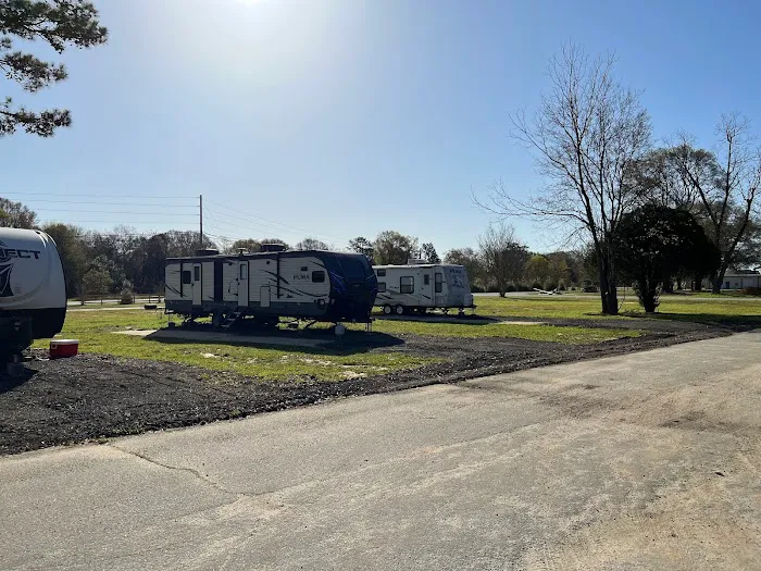 Cedar Trail RV Park Picture 4