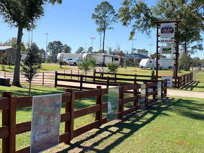 City Limits RV Resort Picture 5