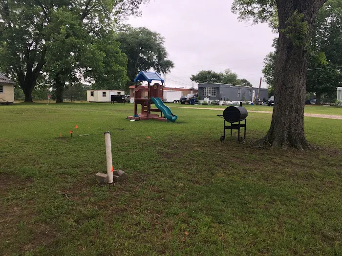 Country Club - Mobile Home & RV Park Picture 10