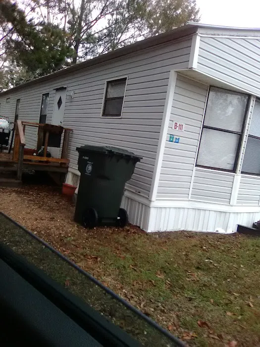 Pointe South Mobile Estates Picture 3