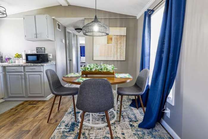 Friendly Place Rentals Picture 4