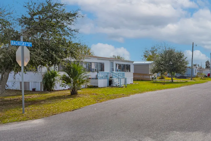 Hidden Oasis Estates Mobile Home Park Picture 6