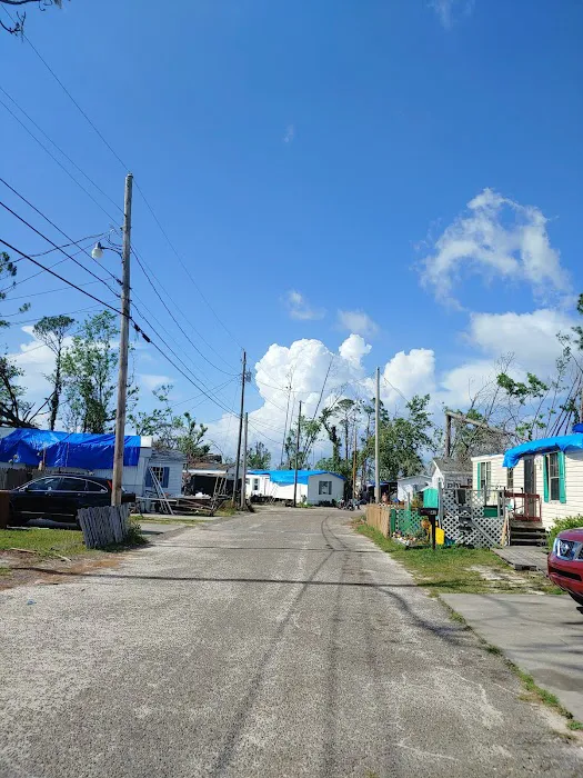 Sherman Pines Mobile Home Park Picture 8