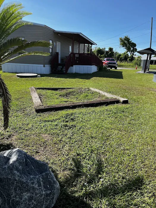 Isle of View Mobile Home Community Picture 3