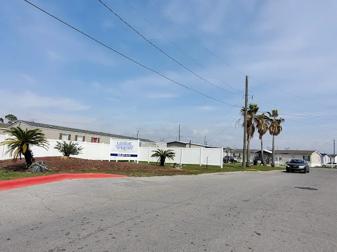 Isle of View Mobile Home Community Picture 9