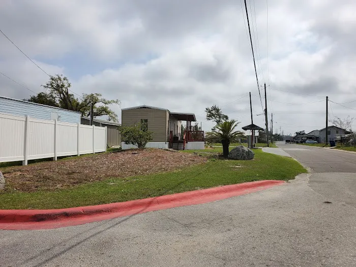 Isle of View Mobile Home Community Picture 8