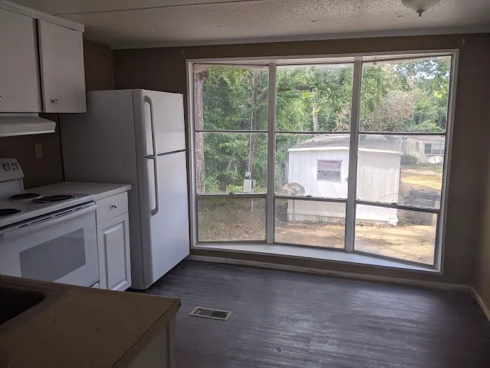 Carriage Manor Mobile Home Community Picture 7