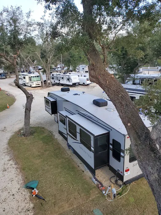 Gulf Oaks RV Park & Smuggler's Cove Marina Picture 5