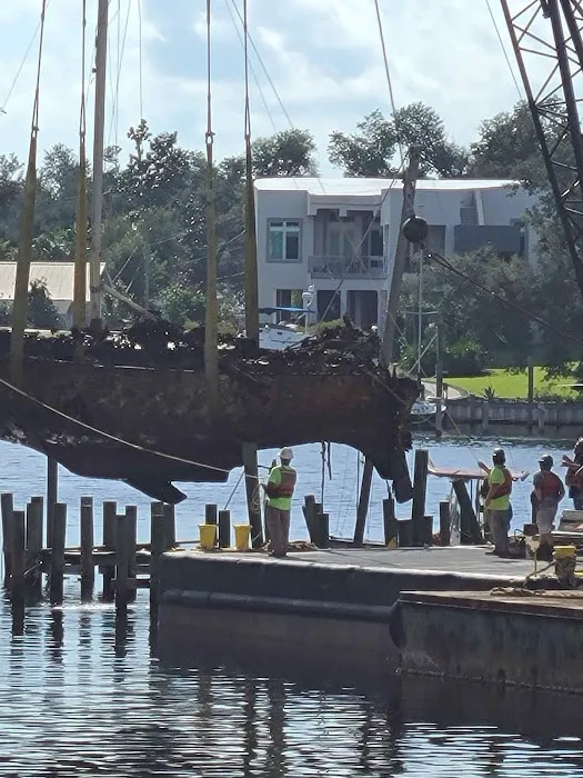 Gulf Oaks RV Park & Smuggler's Cove Marina Picture 2