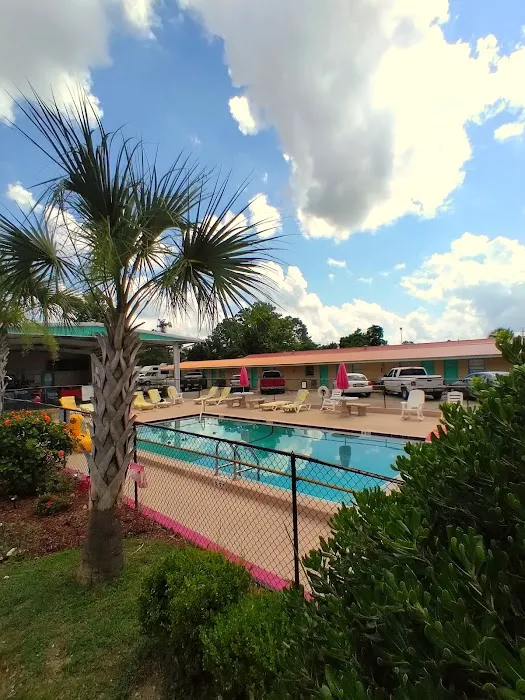 Front Beach RV Park and Motel Picture 4