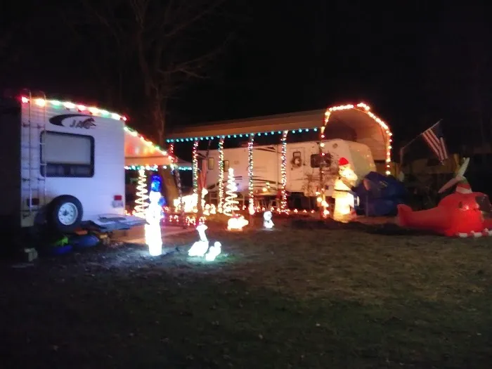 Gantt Lake RV Park and Rentals Picture 4