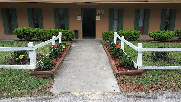 Capri Commons Mobile Home Park Picture 7