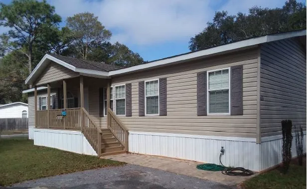 Capri Commons Mobile Home Park Picture 2