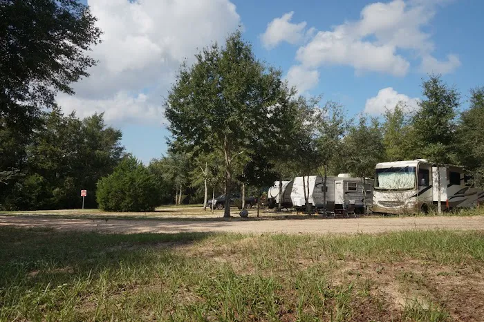 Cedar Lakes RV Park & Campground Picture 4