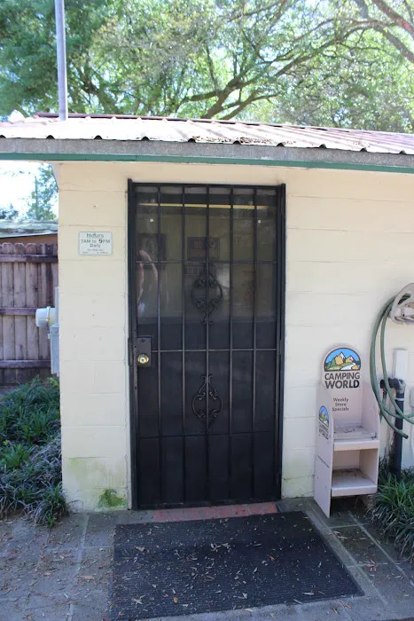 Wandering Oaks RV Park Picture 4