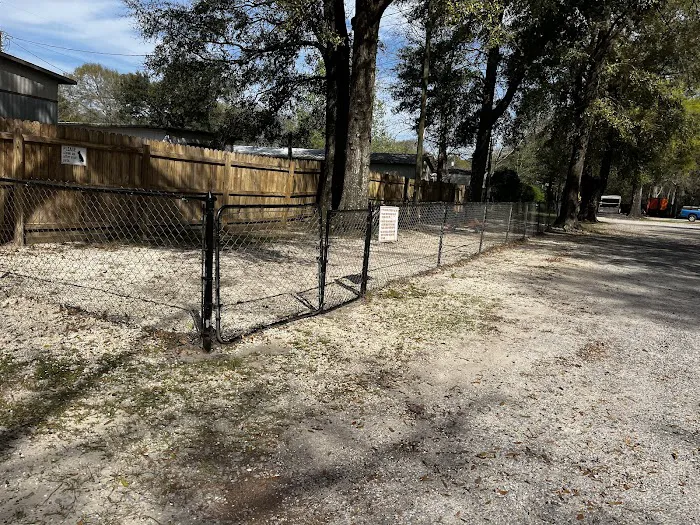 Wandering Oaks RV Park Picture 10