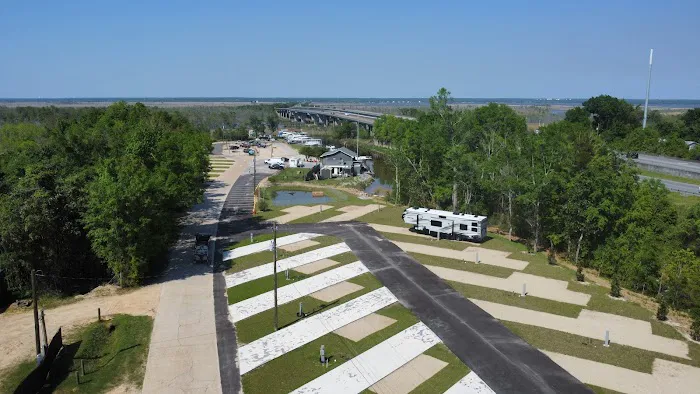 Swamp House RV Park & Marina Picture 2