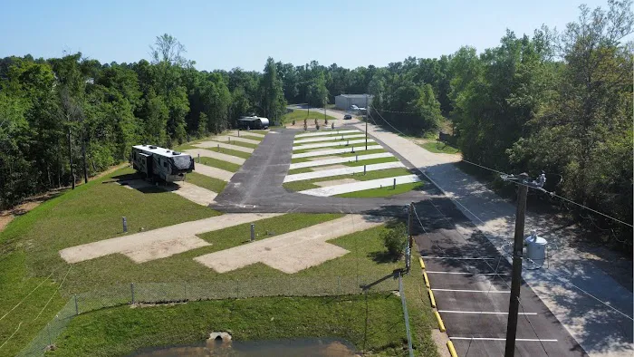 Swamp House RV Park & Marina Picture 1