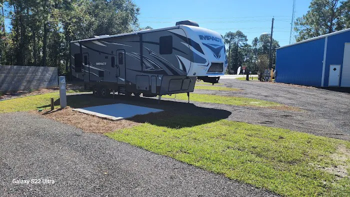 Gulf Breeze RV Park Picture 3