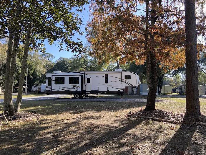 Camp and Cottage RV Park Picture 8