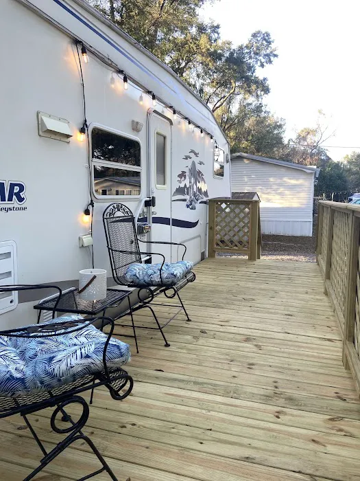 Camp and Cottage RV Park Picture 9