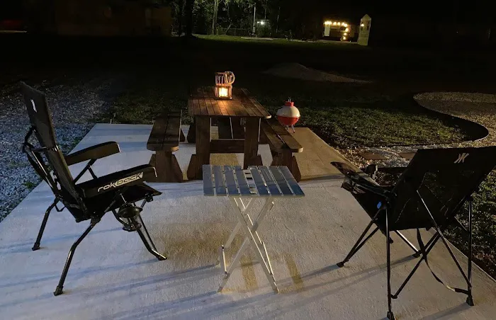 Camp and Cottage RV Park Picture 4