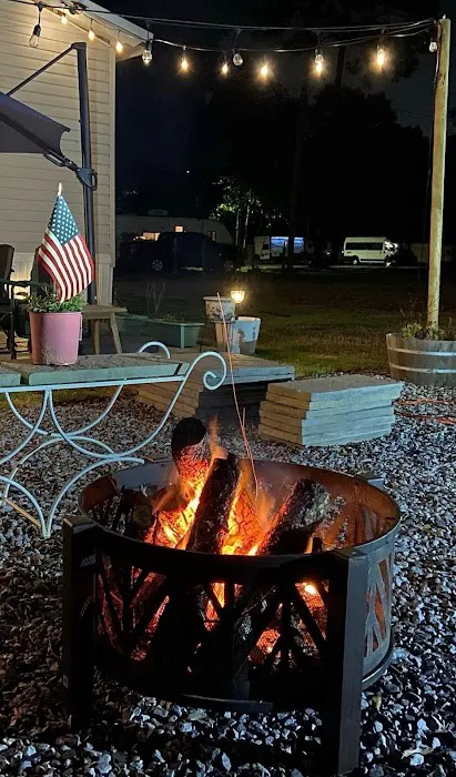 Camp and Cottage RV Park Picture 6