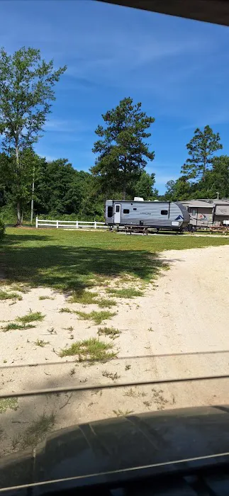Country Retreat RV Park Picture 3