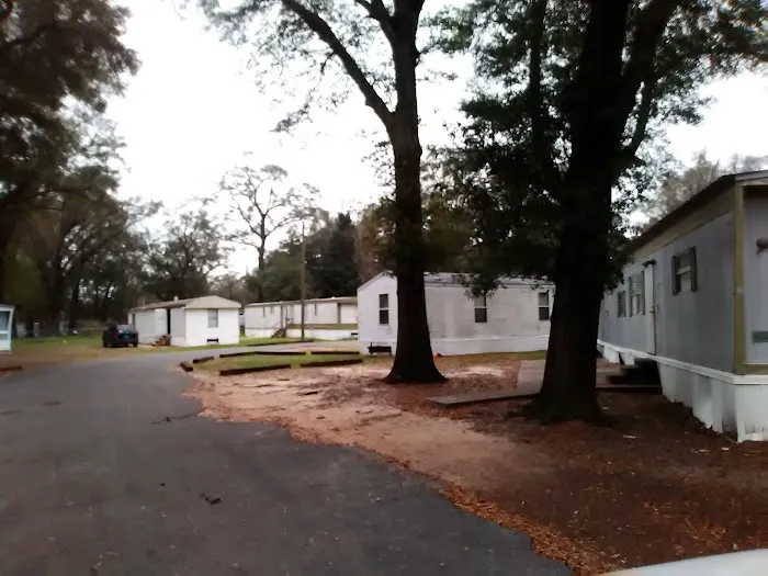 Southeastern Apartments. Deluna Trailer Park Picture 1