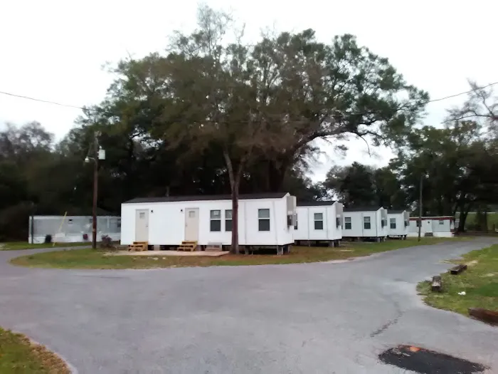 Southeastern Apartments. Deluna Trailer Park Picture 3