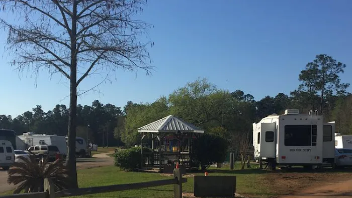 Leisure Lakes RV Resort, Pensacola Florida Picture 9