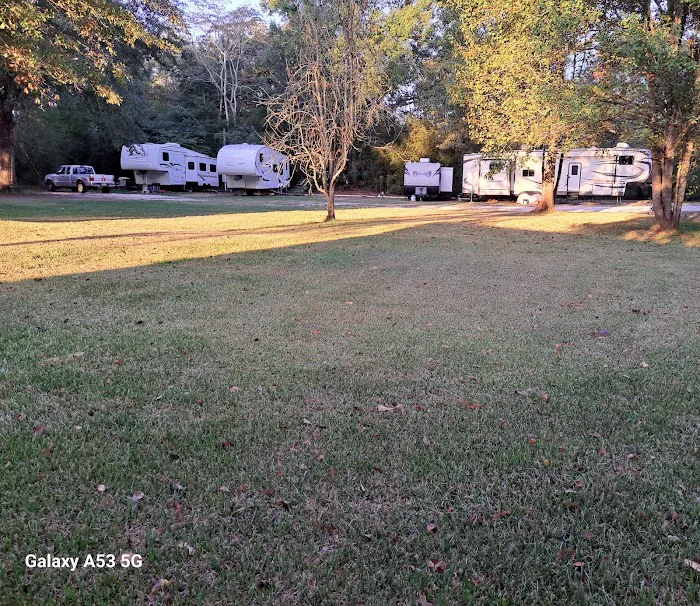 Royal Oaks RV sites Picture 3