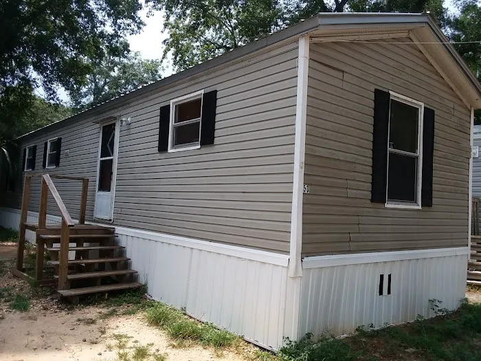 Oaklodge Mobile Home Park Picture 5
