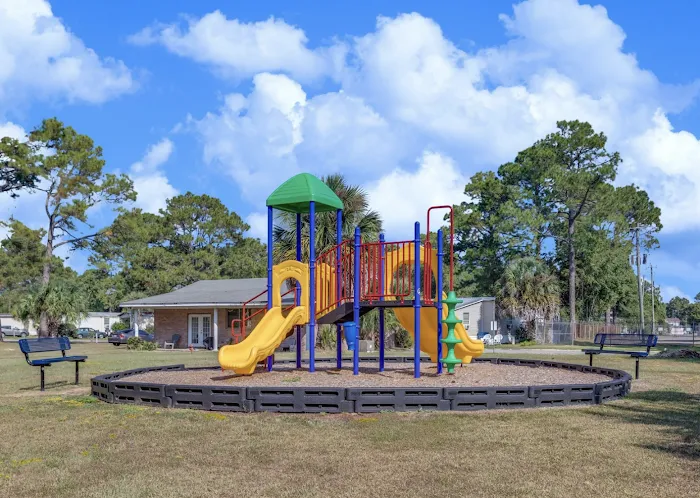 Admiral Mobile Home Park Picture 9