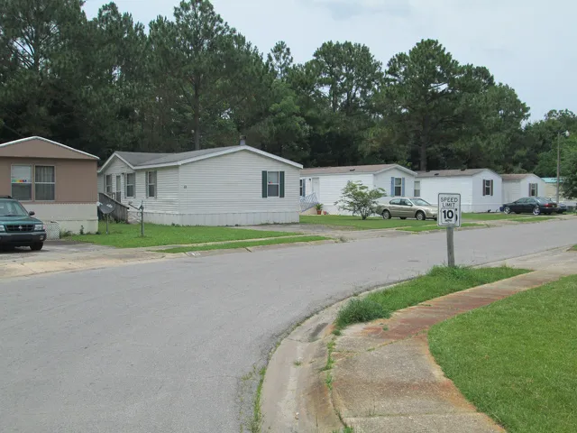 Admiral Mobile Home Park Picture 8