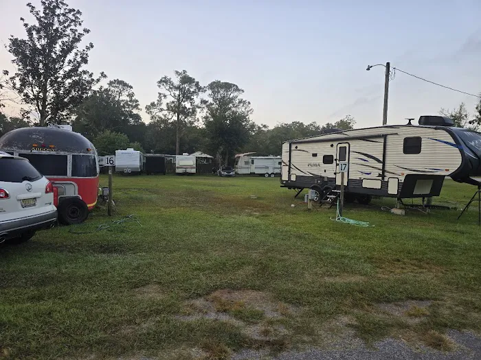 Lillian Breeze RV Park & Storage Picture 3
