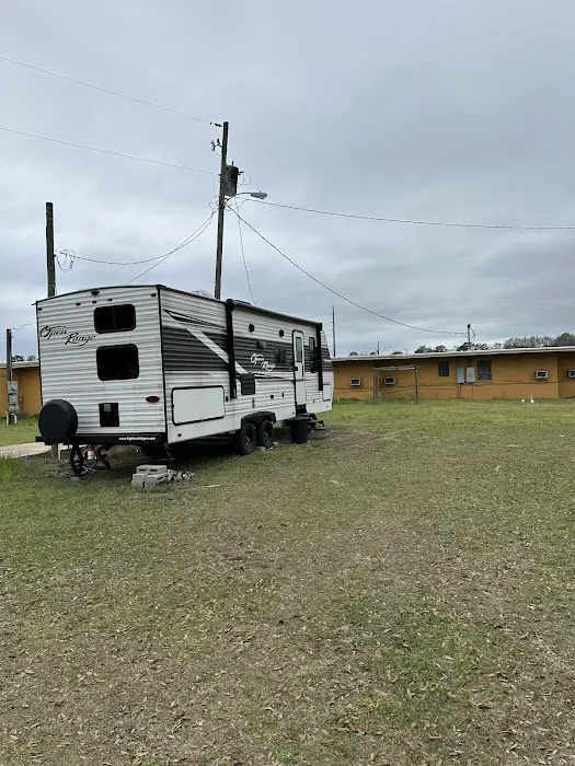 Plantation RV Trailer Park Picture 4