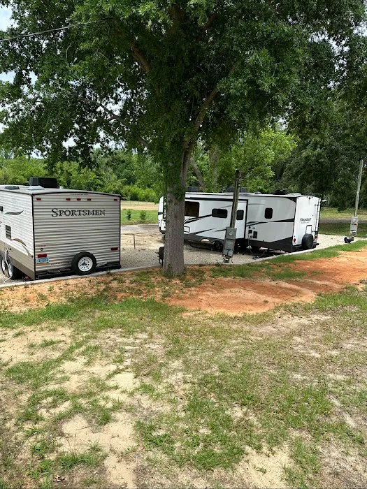 Plantation RV Trailer Park Picture 7