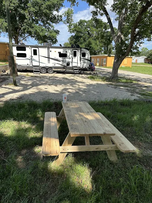 Plantation RV Trailer Park Picture 2