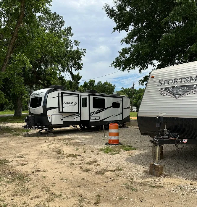 Plantation RV Trailer Park Picture 9